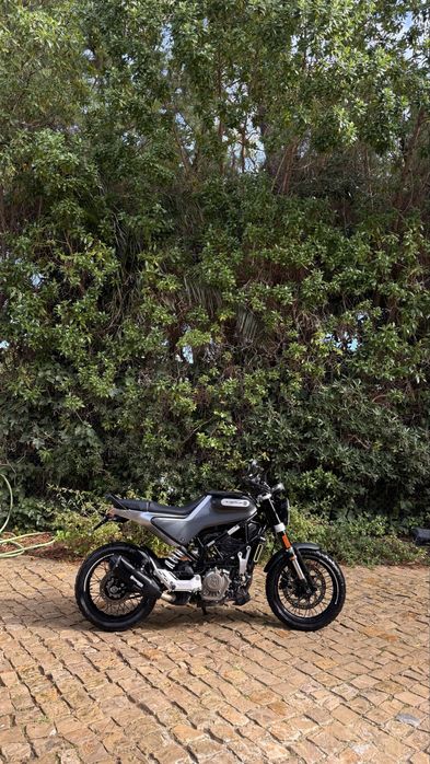 Husqvarna Svartpilen 125 – 2022 apenas 5300 km