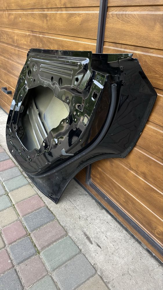 Двері задні праві tesla model y ev091201