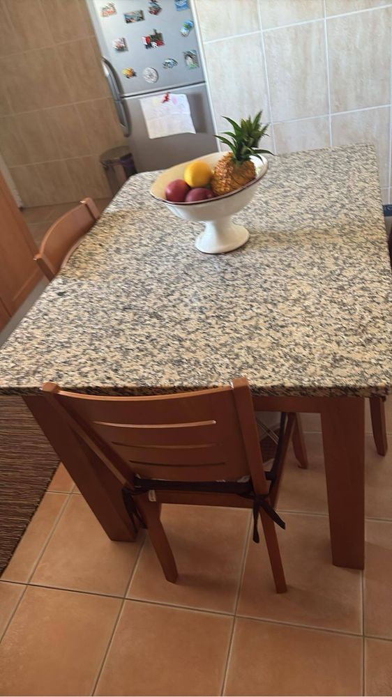 Cozinha equipada (moveis, eletrodomesticos, mesa e cadeiras)