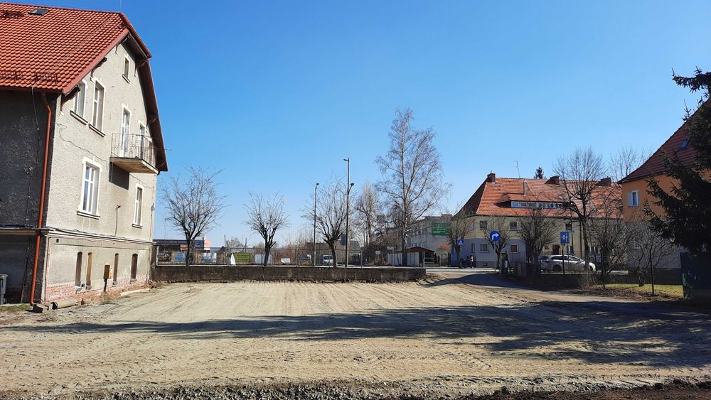 Wynajmę duży, utwardzony plac, Ul. Batalionów Chłopskich, Dzierżoniów