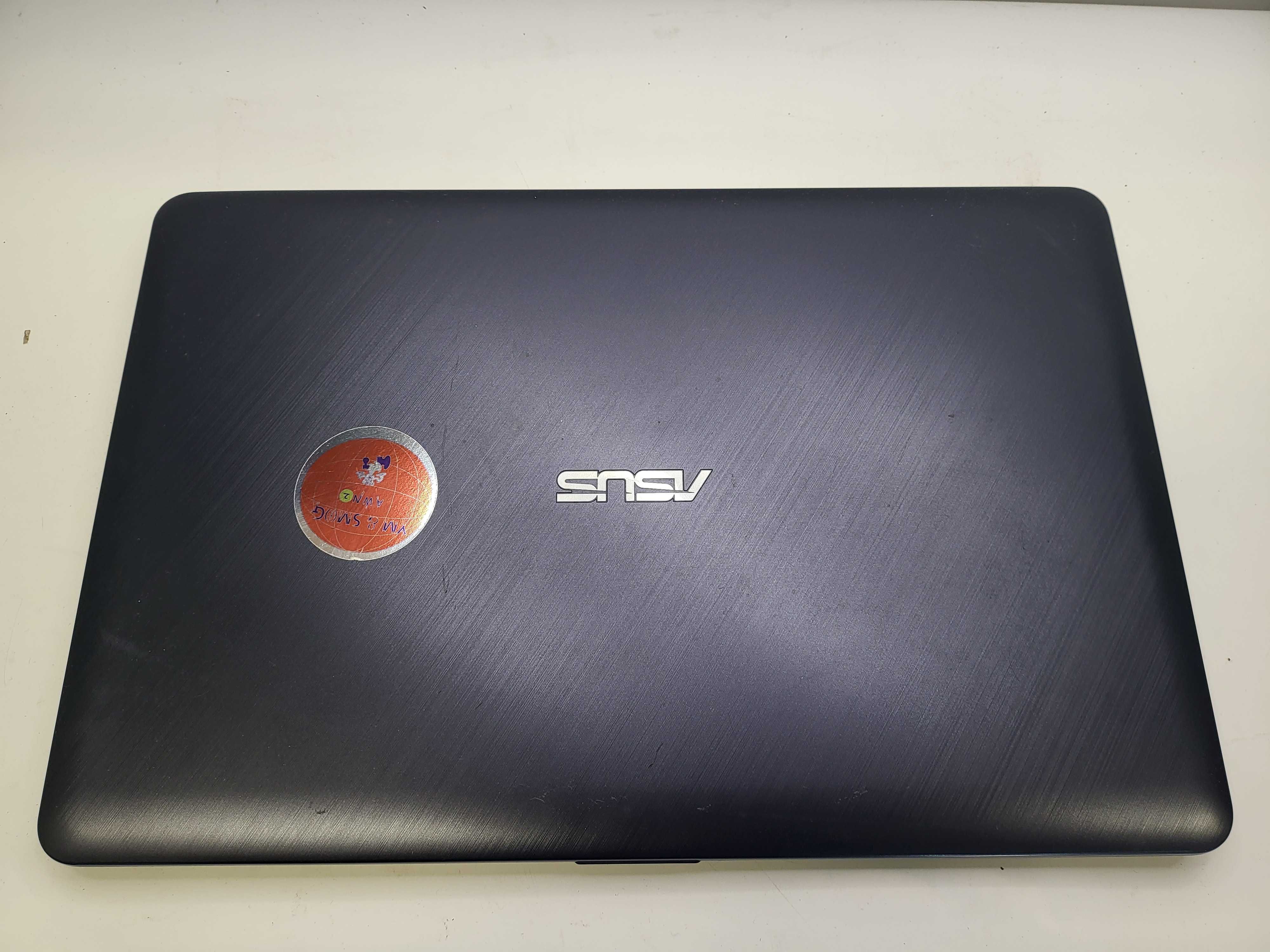 Laptop Asus 4 x 2.4 Ghz / 4GB / 1000GB /  Bat Ok / Win 10