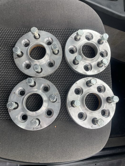 Adaptery/Dystanse zmieniające rozstaw 4x108/4x100 18mm E30 golf jetta