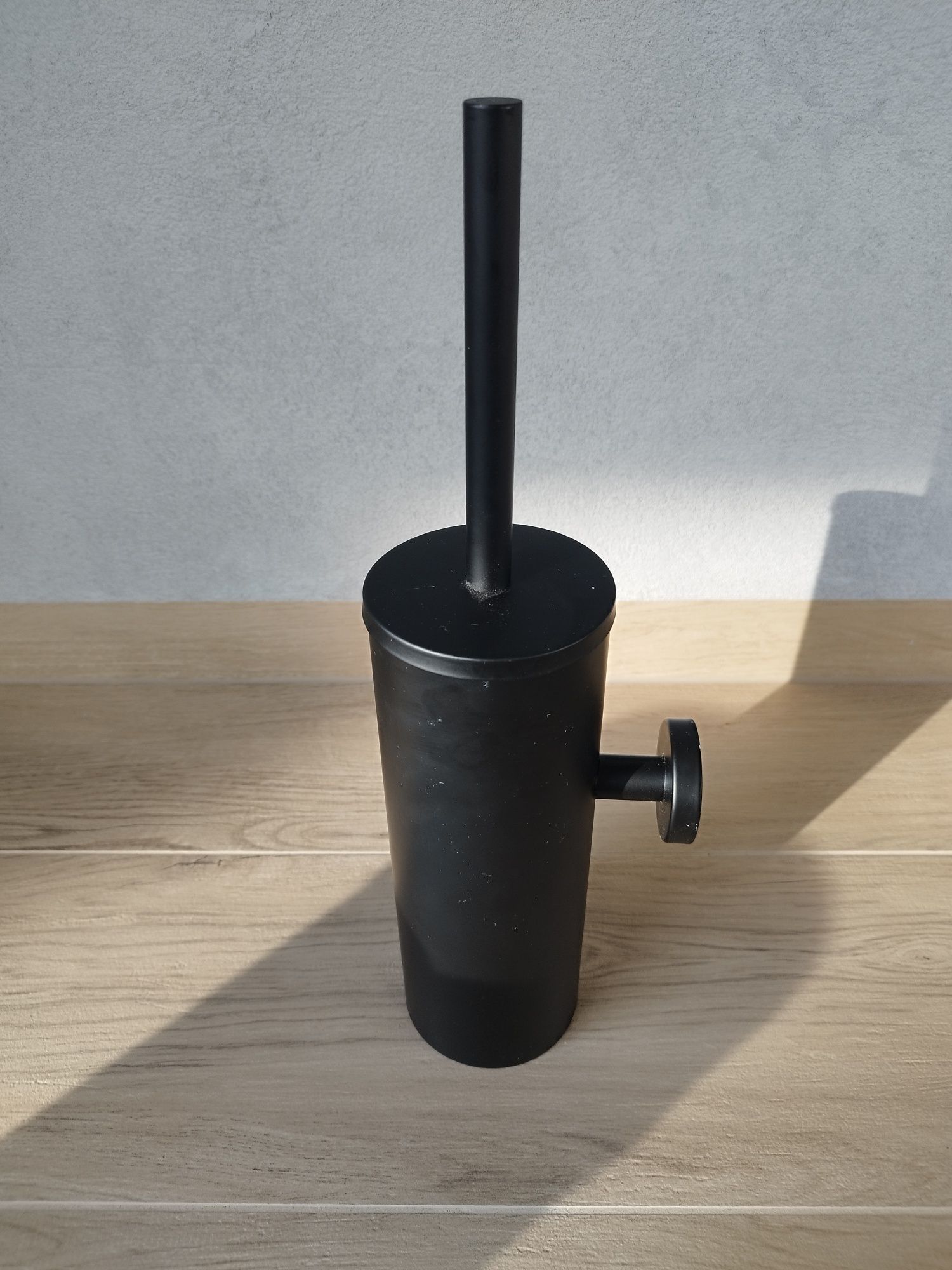 Szczotka do WC Wenko Bosio czarna matowa zamknięta