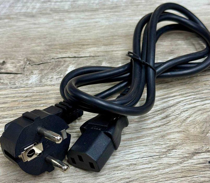 Кабелі для ПК та моніторів - HDMI, VGA, живлення.