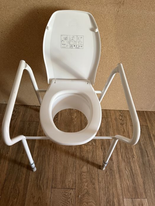 Крісло туалет нове