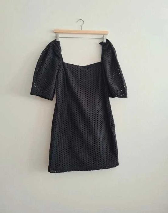 Czarna sukienka mini krótka ażurowa H&M 40 L na lato dopasowana