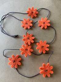 Colar com flores de feltro