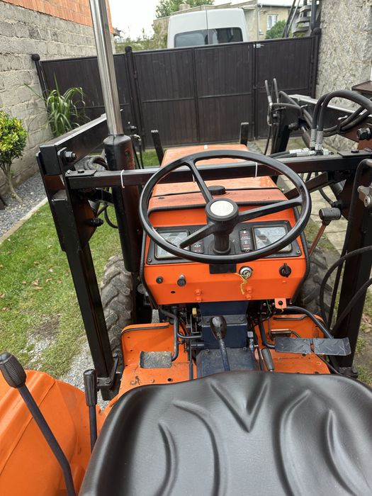 Traktorek Hinomoto e2304 z turem wspomaganie