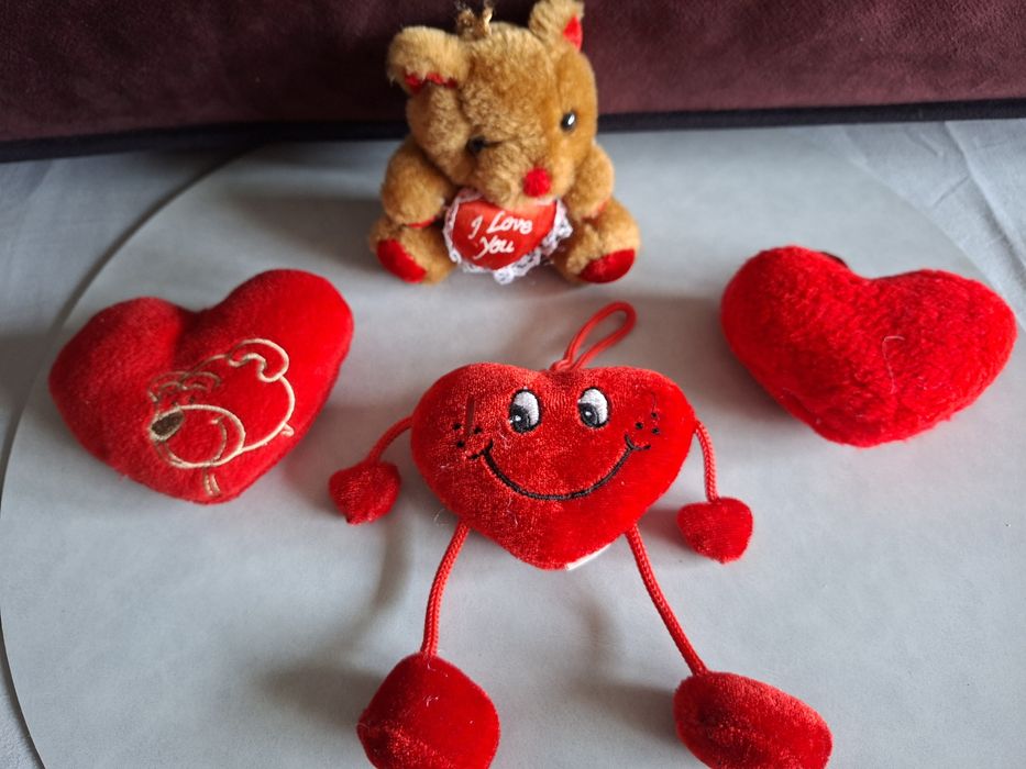 Miś walentynki serduszka