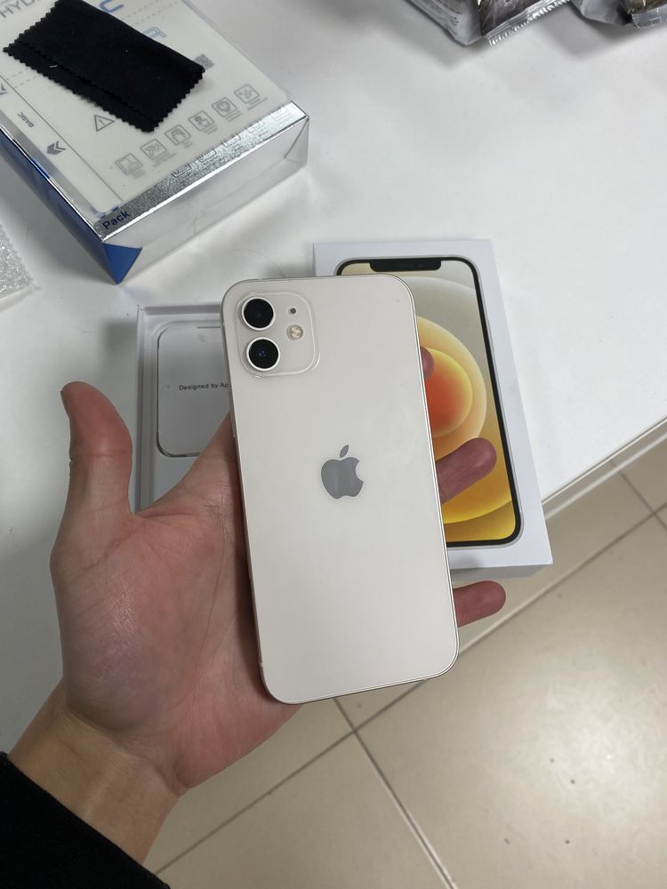 Продам iPhone 12 64GB White Neverlock