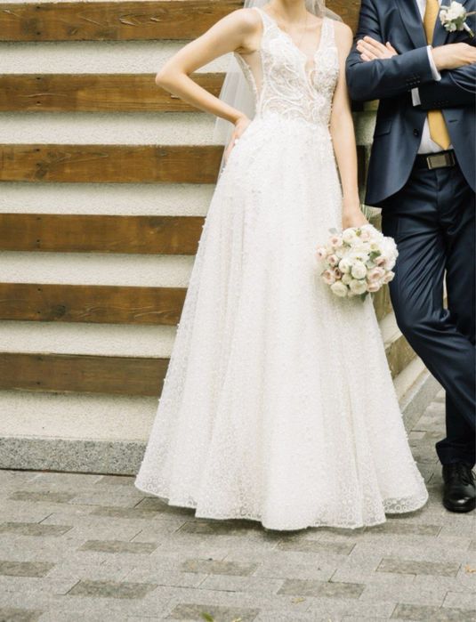 Продам весільну сукню