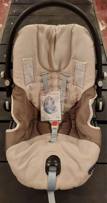 Автокрісло Chicco для немовлят (до 6 місяців)