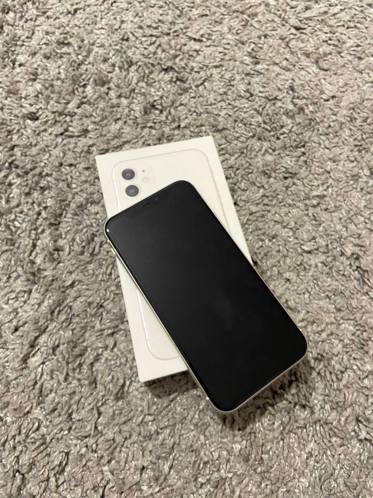 iPhone 11 б/у 64 Гб телефон