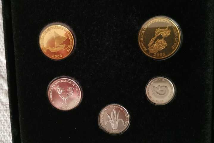 Conjunto de moedas Proof de 2005 de Timor Leste 01306 de 12500