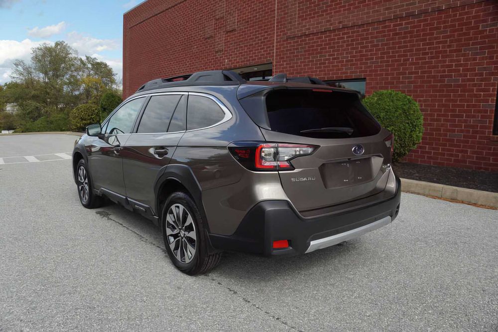 Subaru Outback      2023