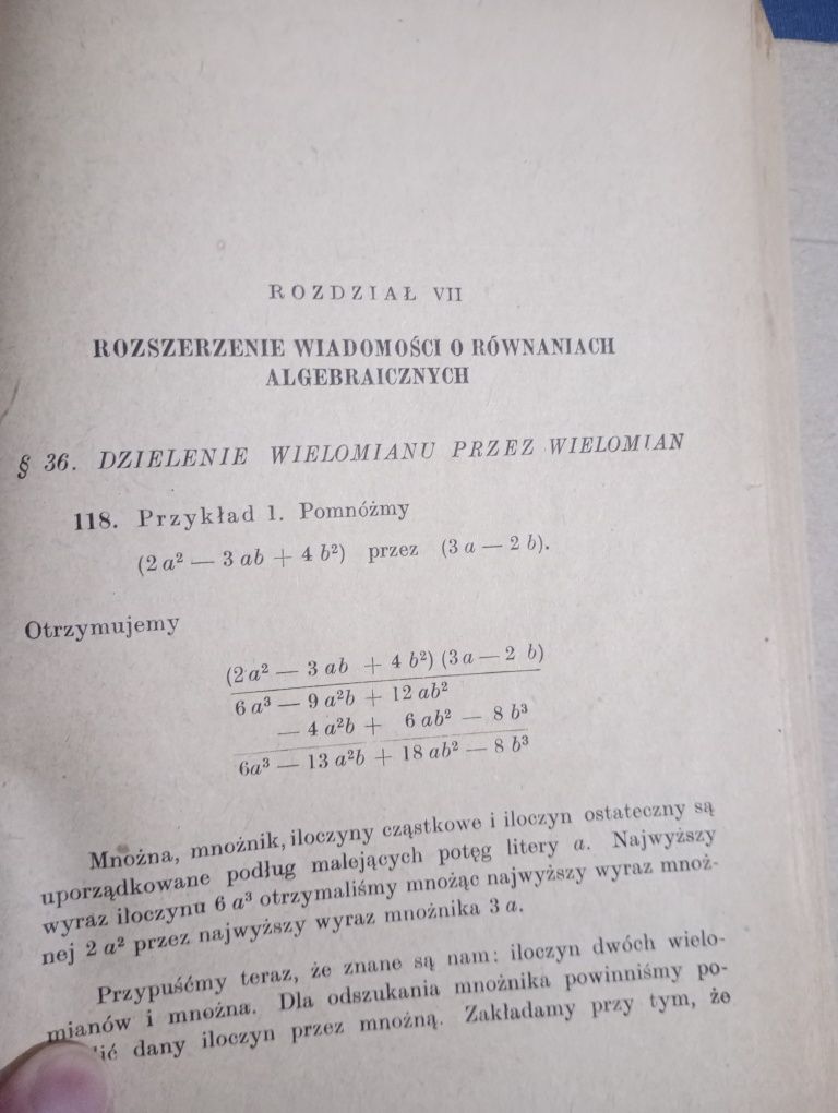 Matematyka - książka starszej daty - w nagłówku tematy, bez okładki
