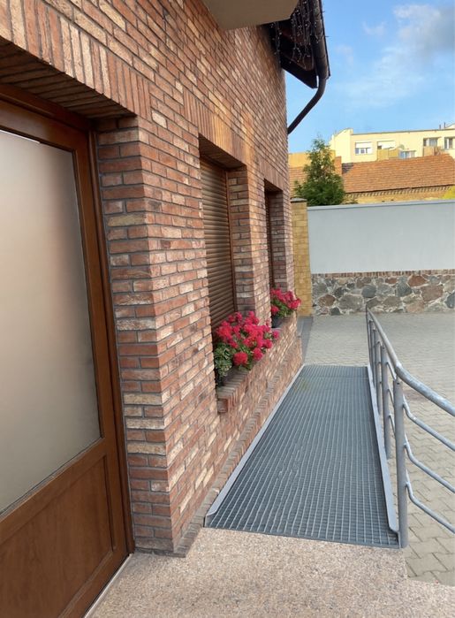 lokal użytkowy o powierzchni ok. 100 m²