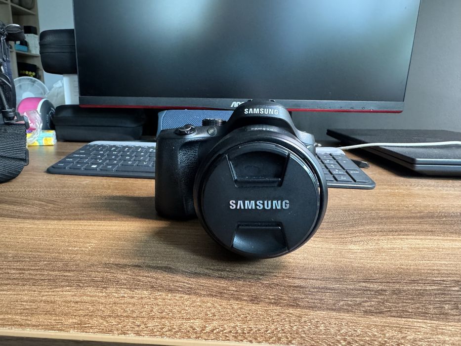 Aparat Samsung NX20 z objetywem 18-55