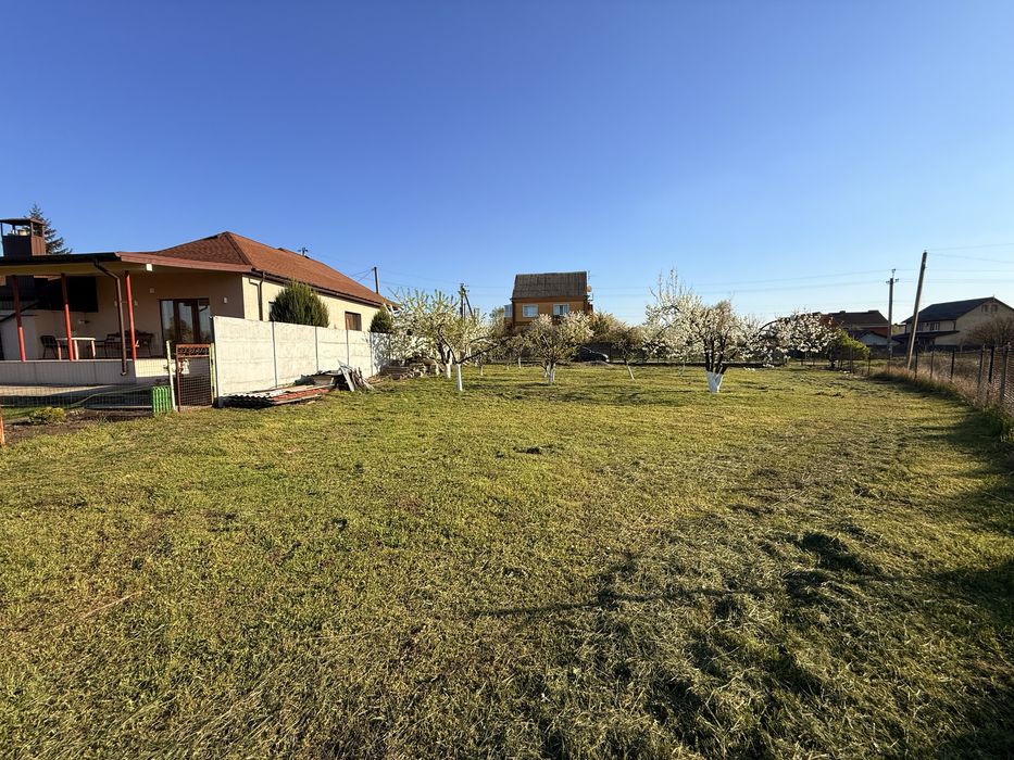 Продам участок у реки в элитном раене !!! ( С )