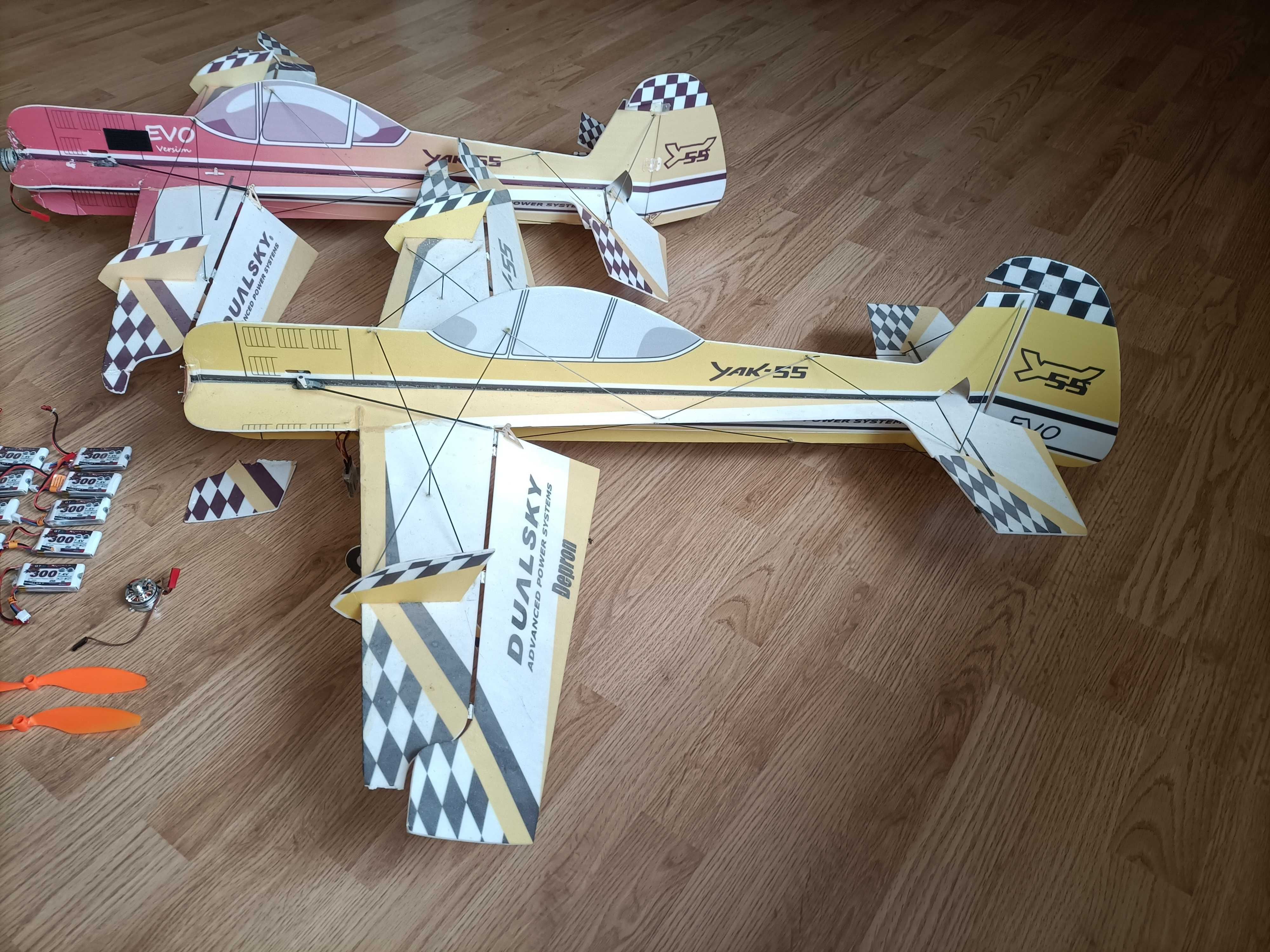 Samolot RC Yak 55 2 sztuki Odbiorniki Futaba FAST Model 3D