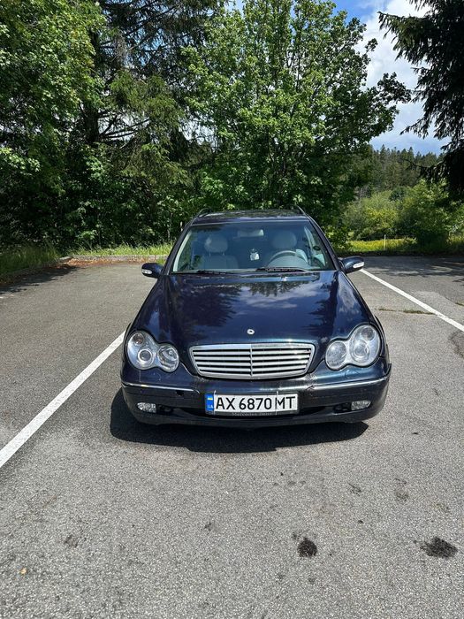 Автомобіль Mersedes-Benz c220 w203