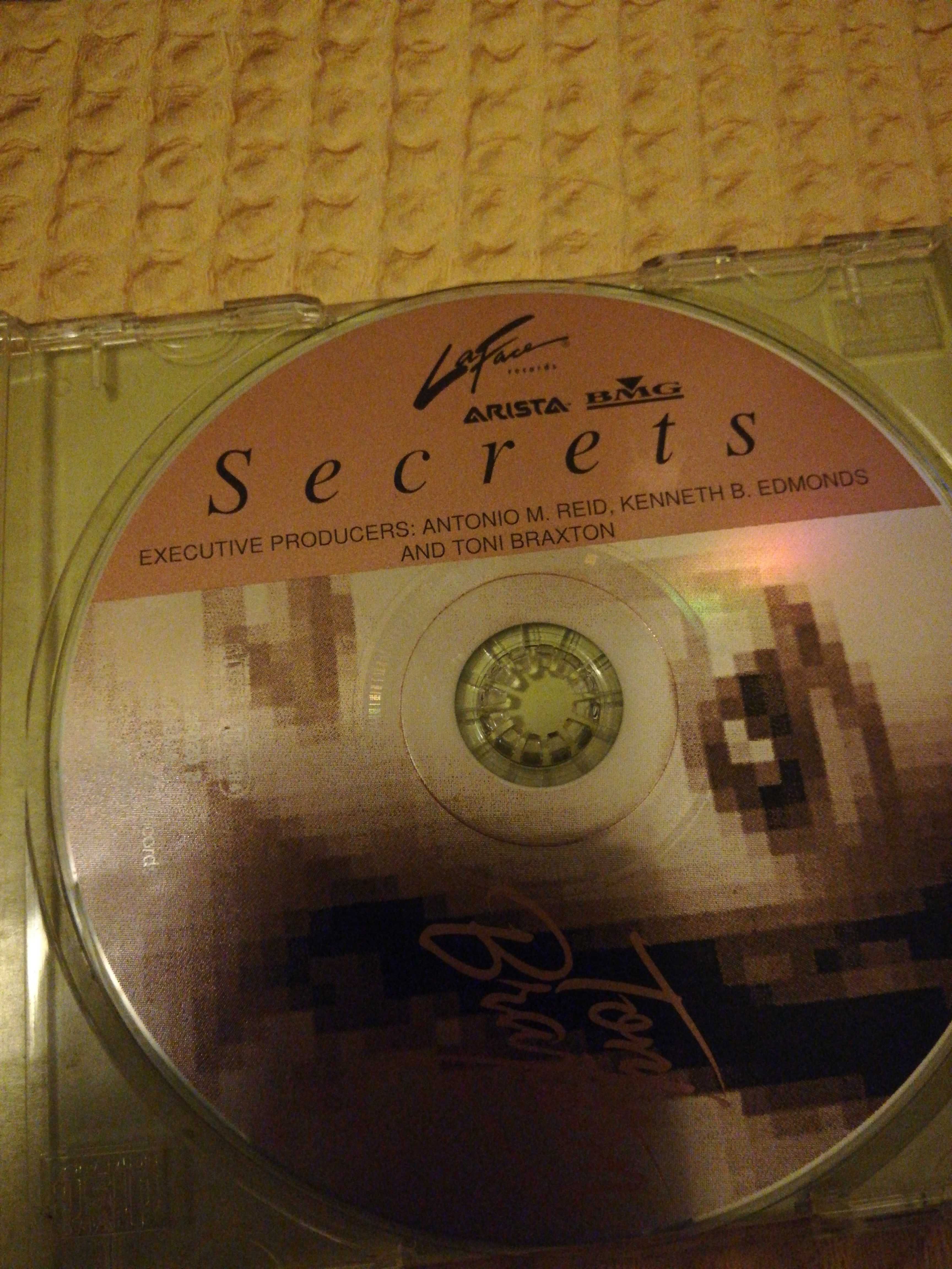 CD Tony Braxton Secrets