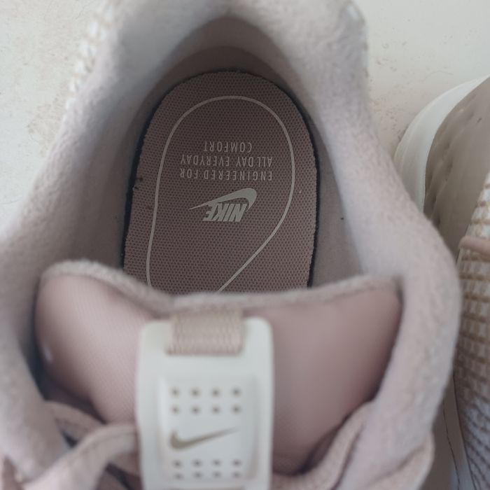 Nike AIR MAX Motion Lw Se jak nowe 42/27 cm/salon 439 zł