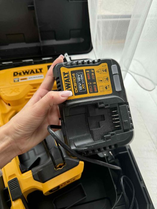 Dewalt gwoździarka do betonu nowa