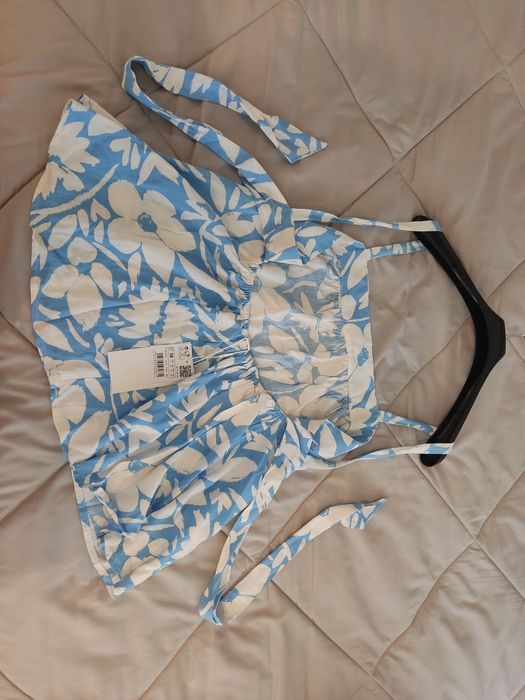 Top novo com etiqueta