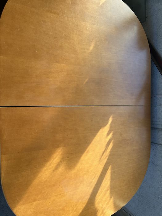 Duzy stół z krzeslami