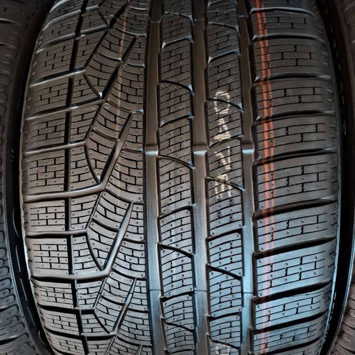 285/30/19+255/35/19 R19 Pirelli Sottozero Winter 240 4шт нові зима
