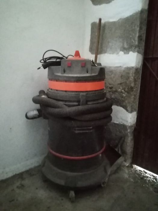 Aspirador industrial c/ 2 motores potentes
