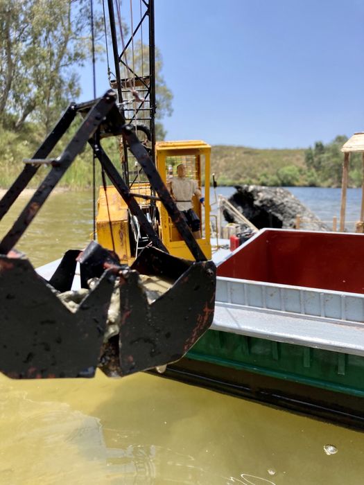 Draga/Barco Rc escala 1:10 com grua