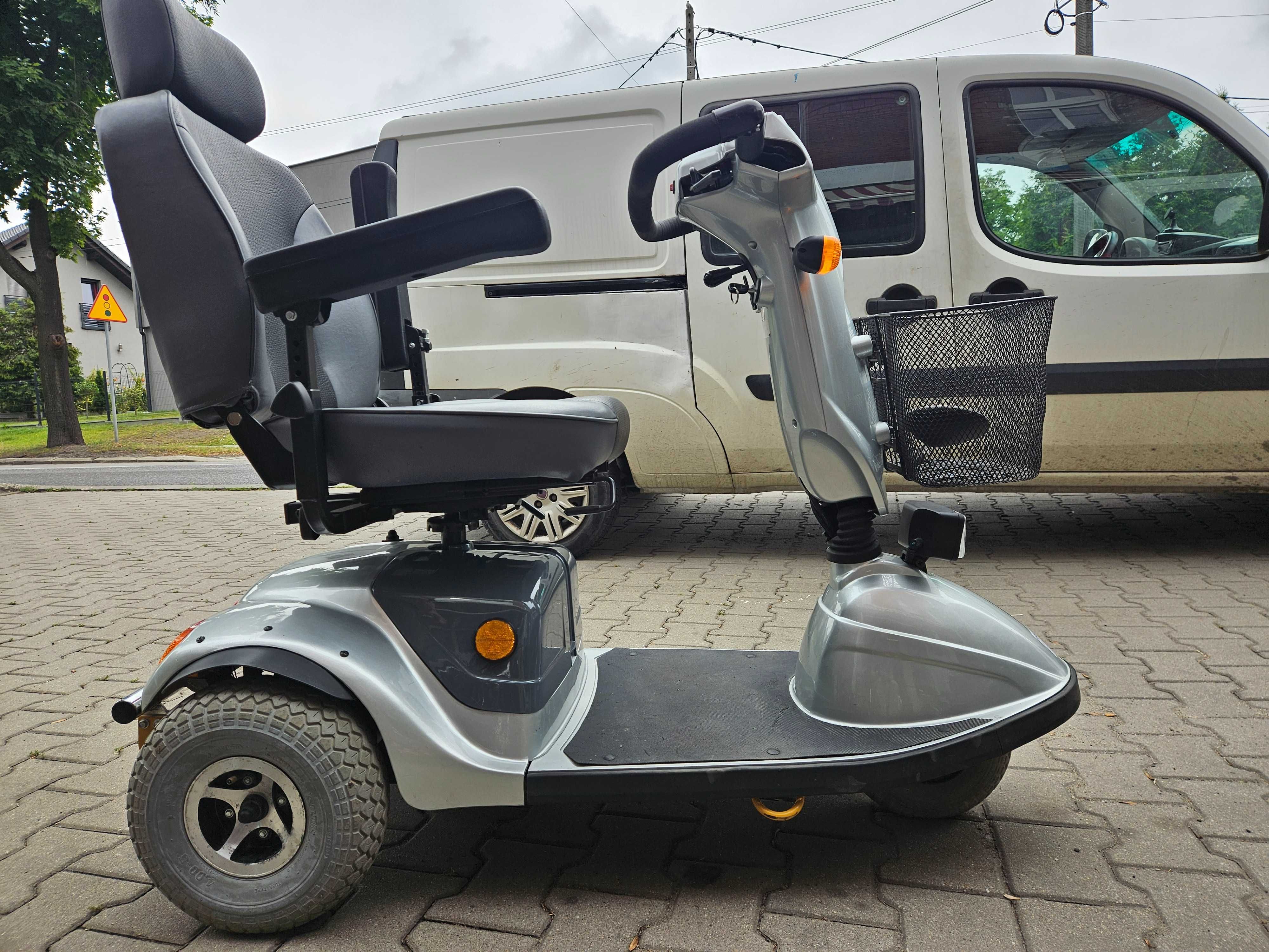 Skuter elektryczny trójkołowy dla seniora