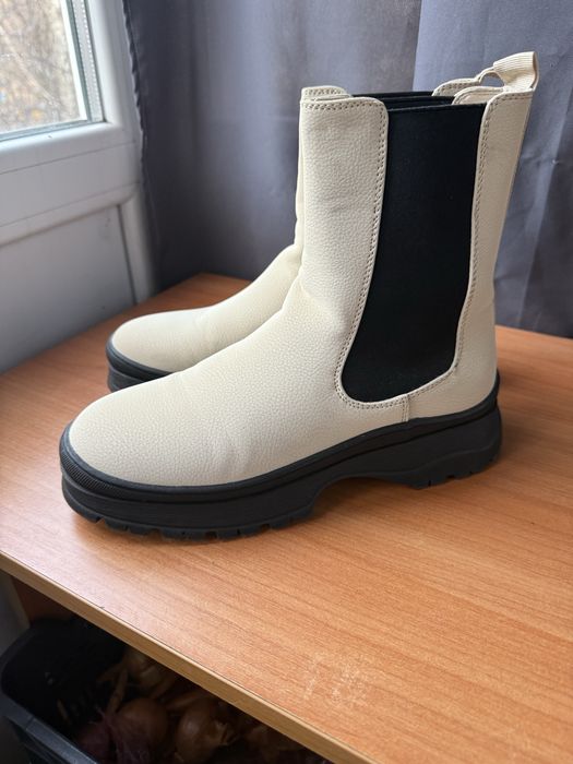 Бежеві весняні ботінки