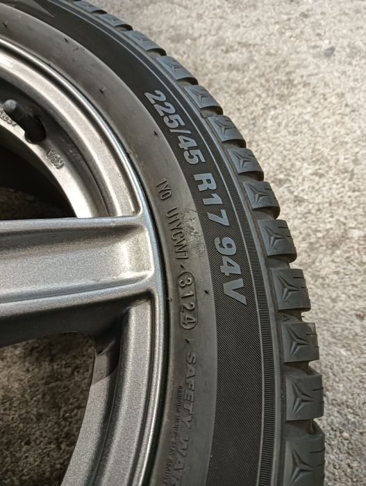 Koła Zimowe 17" 5x112 VW Audi Seat Skoda 225/45/17 Kumho