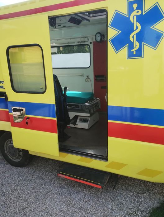 Karetka  Ambulans Kamper, mobilny warsztat