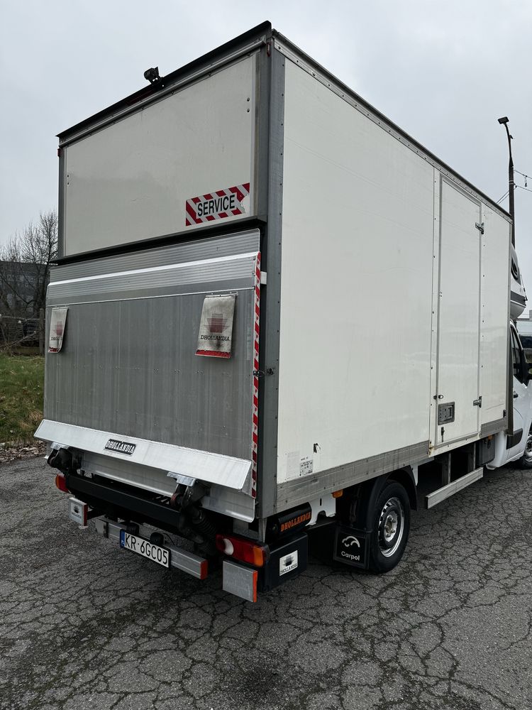 Renault Master - kontener z windą 8 palet