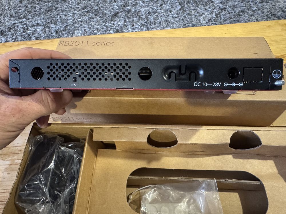 Mikrotik RB2011 iLS-IN  (новий торг!!)