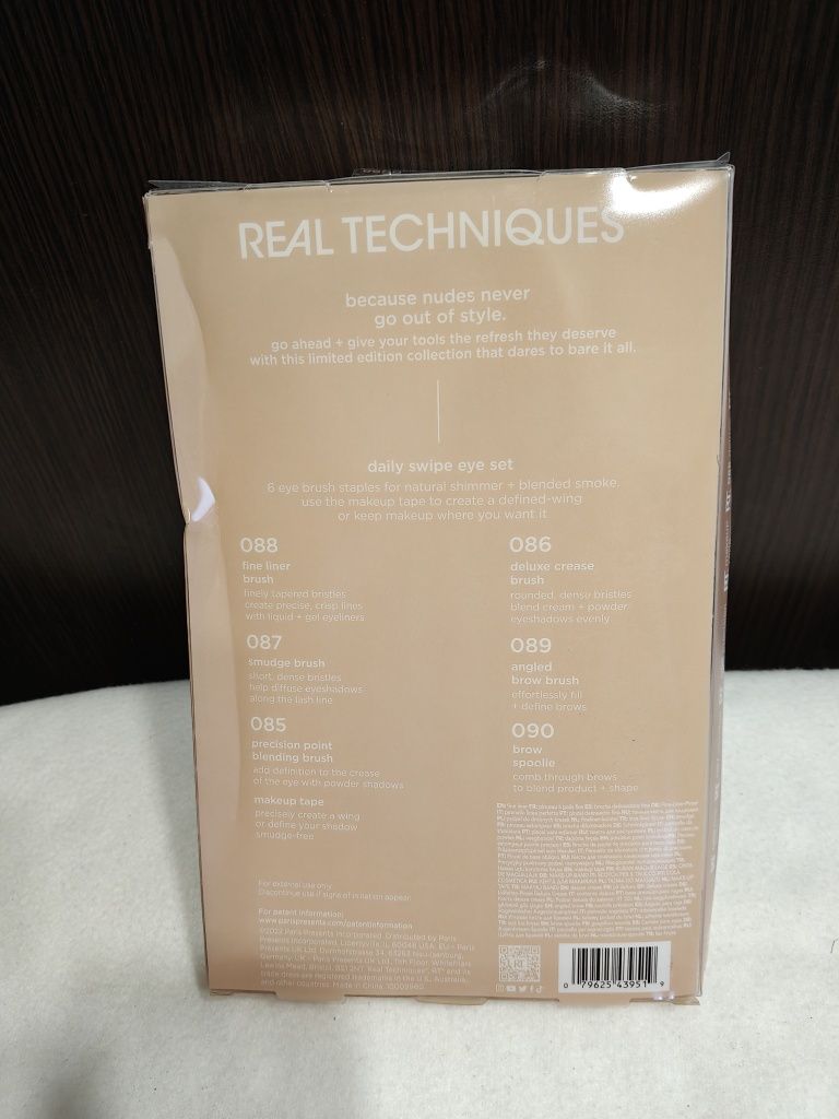 Real Techniques New Nudes Daily Swipe Eye Kit, Makeup Brushes For Eyes