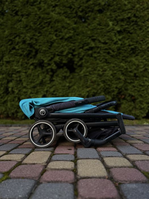 Легка прогулянкова коляска Cybex Beezy