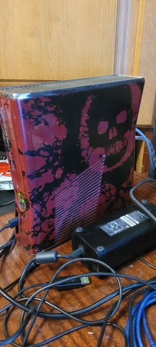Xbox 360 slim Gears of war edition