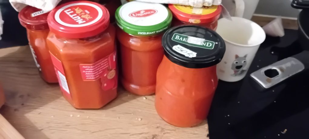 Sos paprykowy domowy papryką ze sklepu z warzywami ekologicznaymi