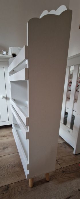 Biblioteczka dziecięca do pokoju dziecka
