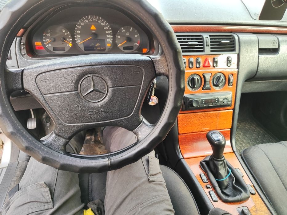 Mercedes-Benz w210 E220d 1998