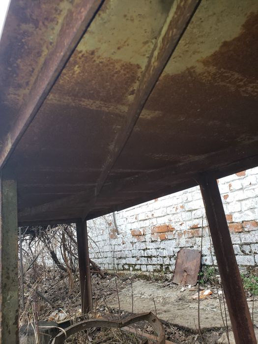 Стол слесарный,с тисками и наковальней