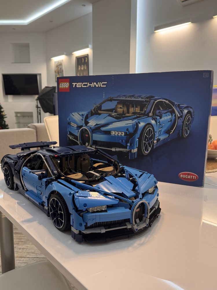 Lego Technic Bugatti Chiron оригинал 42083