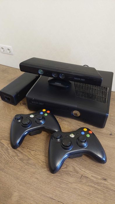 Ігрова приставка Xbox 360 + Kinect