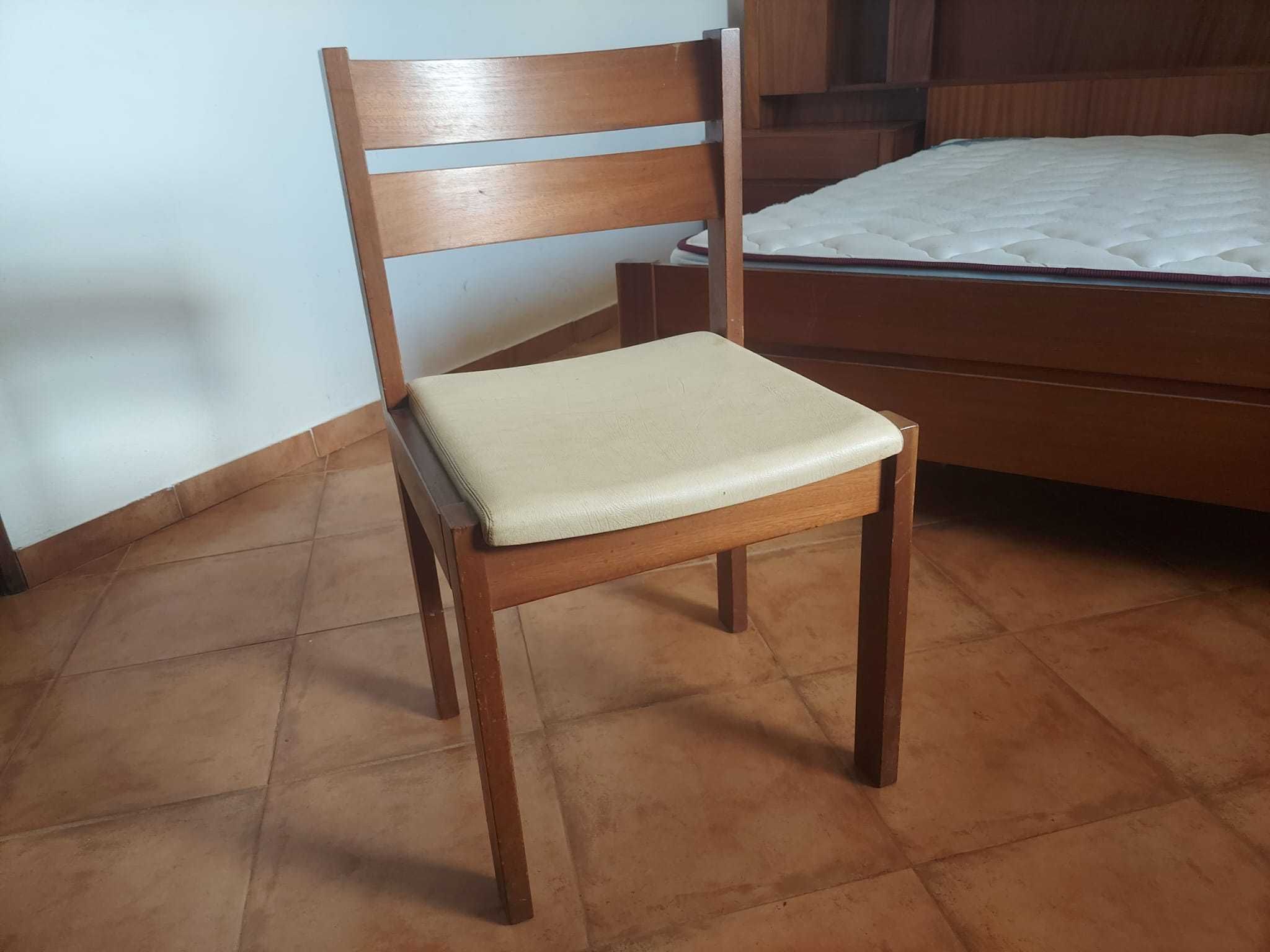Mobília de quarto madeira maciça