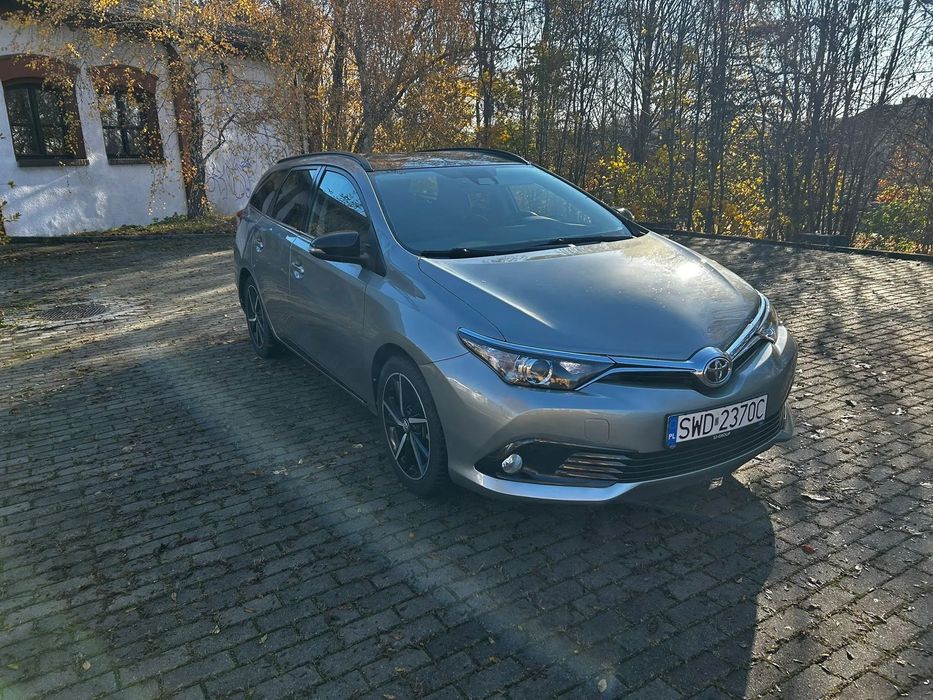 Toyota Auris Toyota Auris Hybryda